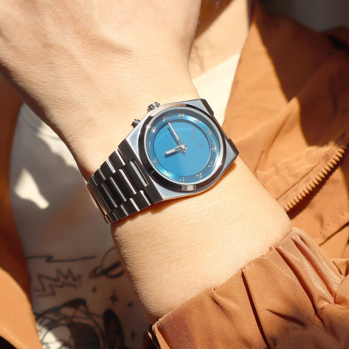 FORM 00¥ by CHRONOFORM — analog-digital watch with deep blue dial and Chinese numeral-inspired markers